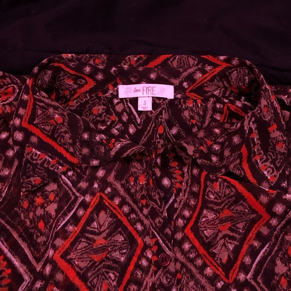 Geometric Light Blouse - Picture 2 of 3